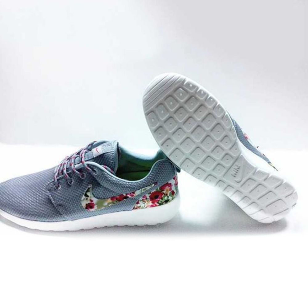 Imagen de Nike Floral Roshe Customized Running Shoes